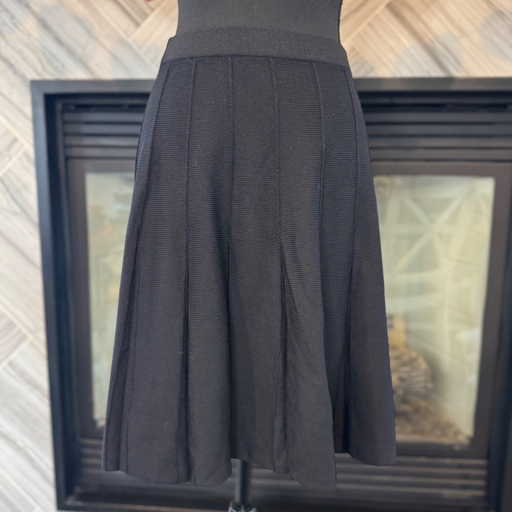 St. John Collection  Skirt‎ A-Line Midi Black Career Size 4